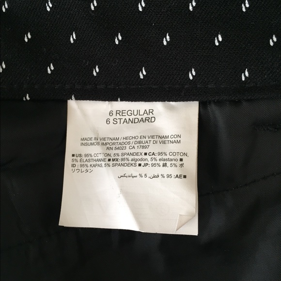 ๐ธ SOLD ๐ธ. Old Navy Mid-Rise Pixie Pants - Picture 4 of 8